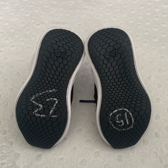 New Balance Toddler Shoes (size 5) - Picture 6 of 6